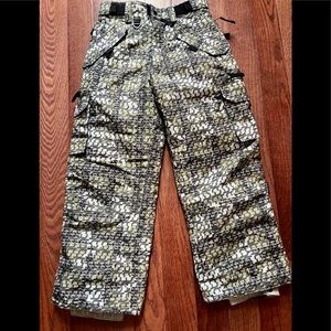 Turbine Boardwear Ski Snowboard Snow Pants Youth Kids Size XS Green Digital Camo